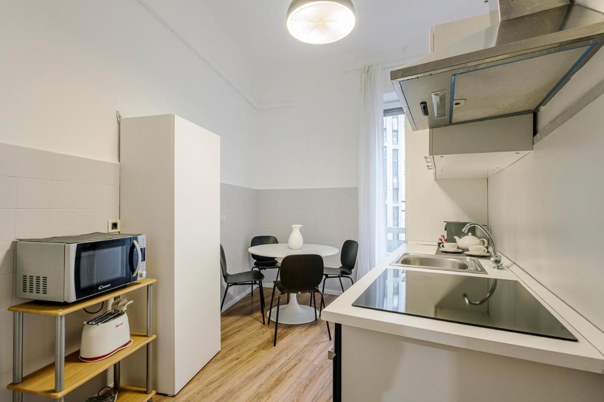 Appartement Luxury 4 Bedrooms Close To Duomo Milaan