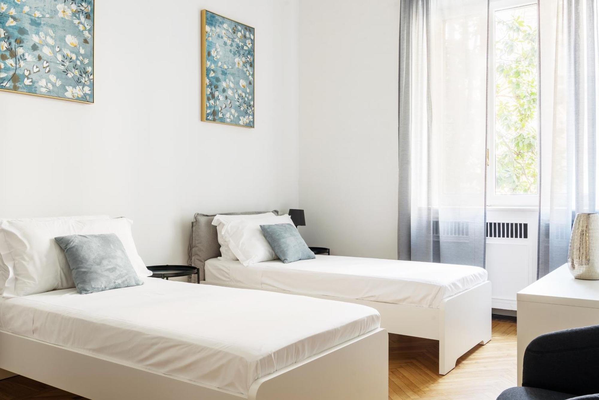 Appartement Luxury 4 Bedrooms Close To Duomo Milaan
